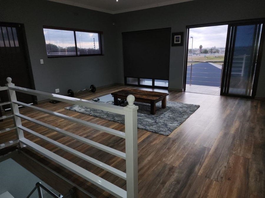 4 Bedroom Property for Sale in Jakarandas Western Cape